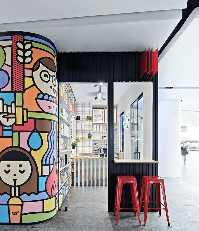 Saf Nutrition, Kanyon store — wall art on the counter