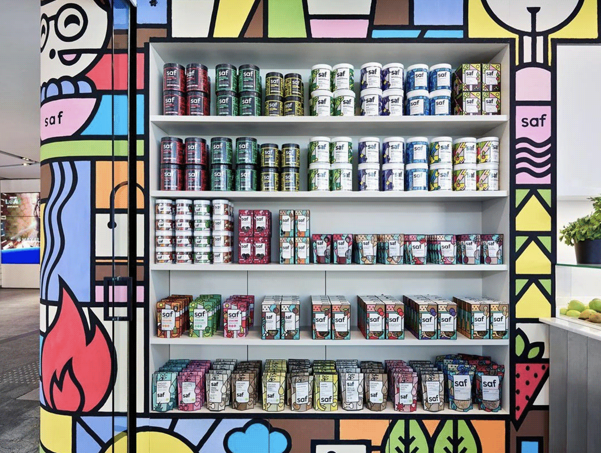 Saf Nutrition, Kanyon — the shelf against the wall art